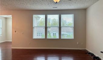 522 Heritage Woods Dr, Akron, OH 44321