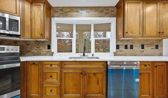 853 Oxford St S, Auburn, MA 01501