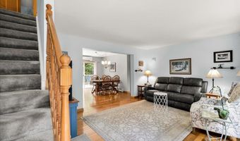 21 Bowling Green Ln, Belfast, ME 04915