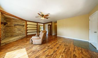147 Pleasant Hills Rd, Batesville, AR 72501