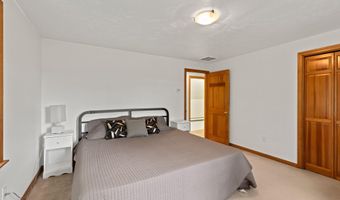 4 Canterbury Ln, Bourne, MA 02532