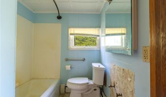 142 Honeyman Ave, Middletown, RI 02842