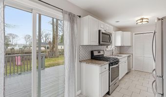 39 Harborage Ave, Bayville, NJ 08721