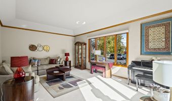 2409 E Greshan Ct, Arlington Heights, IL 60004