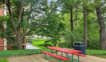 1300 ARMY NAVY Dr 816, Arlington, VA 22202