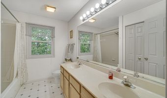 1940 Waverly Ln, Algonquin, IL 60102