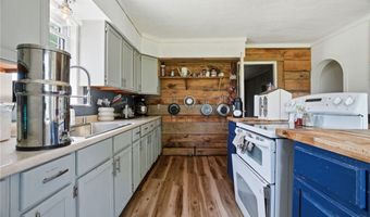 6246 Slater Rd, Andover, OH 44003