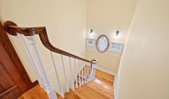 16 Gibbs Rd, Amity Harbor, NY 11701