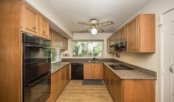 425 Kenilworth Ln, Ballwin, MO 63011