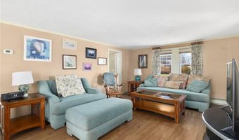 120 Chestnut Ave, Narragansett, RI 02882