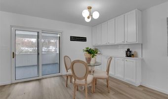 504 Thornlea Ct, Ballwin, MO 63011