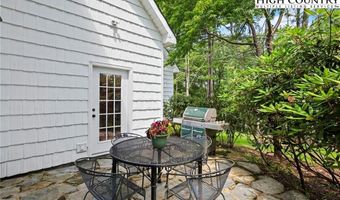 140 Library Ln, Banner Elk, NC 28604