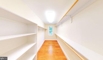 6403 EARLHAM Dr, Bethesda, MD 20817