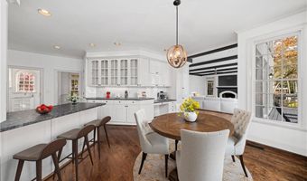 135 Staghound Ct, Alpharetta, GA 30005