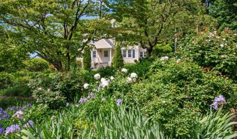 15 Devonshire Dr, Darien, CT 06820