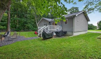 79 Pembroke Ave, Acushnet, MA 02743