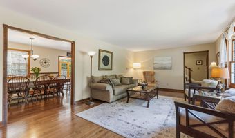 17 Northgate Dr, Albany, NY 12203