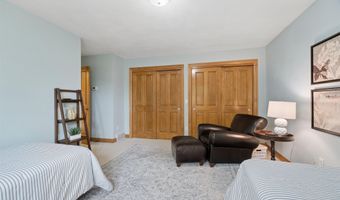 208 E APPLE CREEK Rd, Appleton, WI 54913