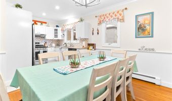 4 Goodwin St 1, Newport, RI 02840