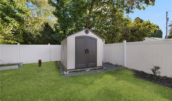 60 Harmony St, Cranston, RI 02920