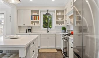 12 Bliss Rd, Newport, RI 02840