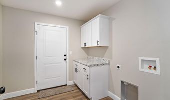 21 E Cofield St, Aurora, MO 65605
