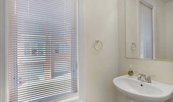1975 N ADAMS St, Arlington, VA 22201