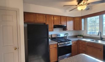 10 WOODFIELD Dr, Claymont, DE 19703