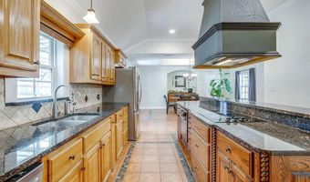 203 E 7th St, Weatherford, TX 76086