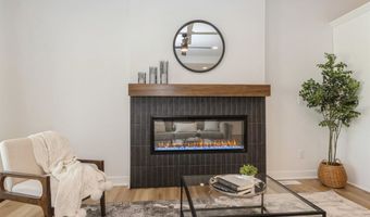 768 Clover Hill Dr, North Liberty, IA 52317