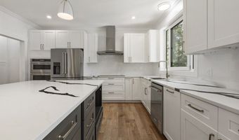 130 Zoar Ave, Attleboro, MA 02703