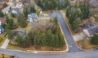 1800 Whispering Pines Ln, Bellefontaine, OH 43311