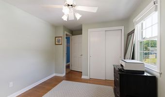 17 Northgate Dr, Albany, NY 12203