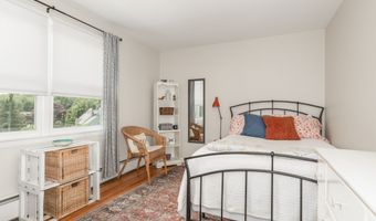 31 Wildwood Dr, Branford, CT 06405