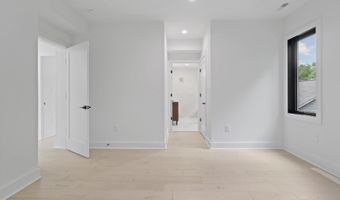 2007 S JOYCE St, Arlington, VA 22202