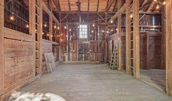 8893 LONGSWAMP Rd, Alburtis, PA 18011