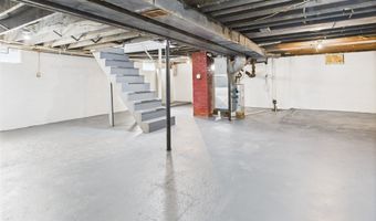 139 E 36th St, Anderson, IN 46013