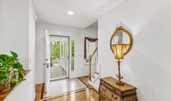 13 Laurel Hill Ct 13, Bourne, MA 02532