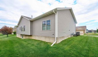 4526 W 14TH St, Davenport, IA 52804