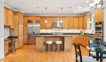 6111 DUNLEER Ct, Bethesda, MD 20817