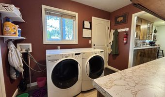 537 ART St, Brookings, OR 97415