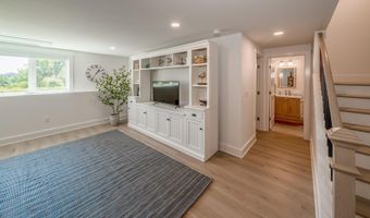 8 Shipmasters Cove Rd, Belfast, ME 04915