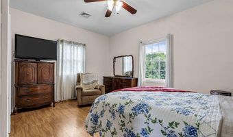 551 Chester Pkwy, Belford, NJ 07718