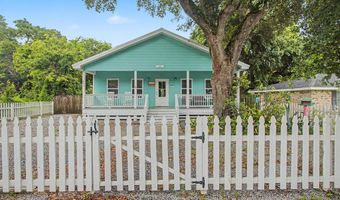 223 Sycamore St, Bay St. Louis, MS 39520