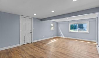 5 Lea Dr, Bristol, RI 02809