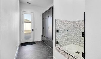 810 NW 11th St, Bentonville, AR 72712