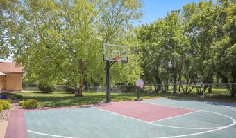 12977 Richmond Heights Dr, Aberdeen, SD 57401