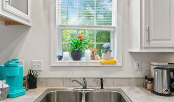 4 Clover Corner Ln, Augusta, ME 04330