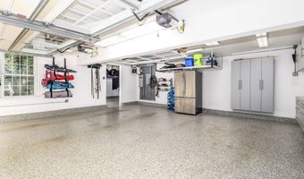9 Hidden Brook Dr, Brookfield, CT 06804