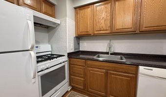 1253 Island Dr 102, Ann Arbor, MI 48105